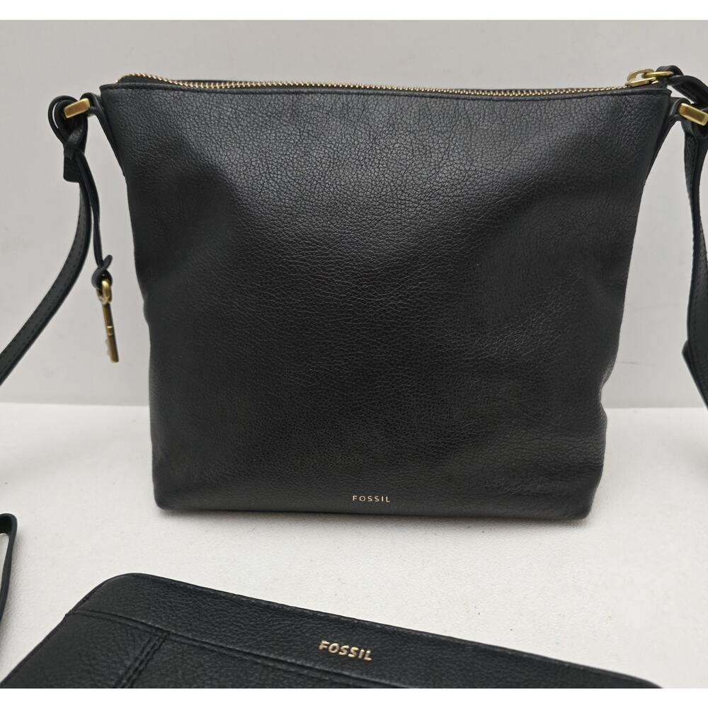 Fossil Beautiful Black Leather Crossbody Bag Purse with Matching Wristlet/Wallet - Picture 2 of 16